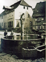Geschäft des Samuel Scheuer an der Hauptstrasse